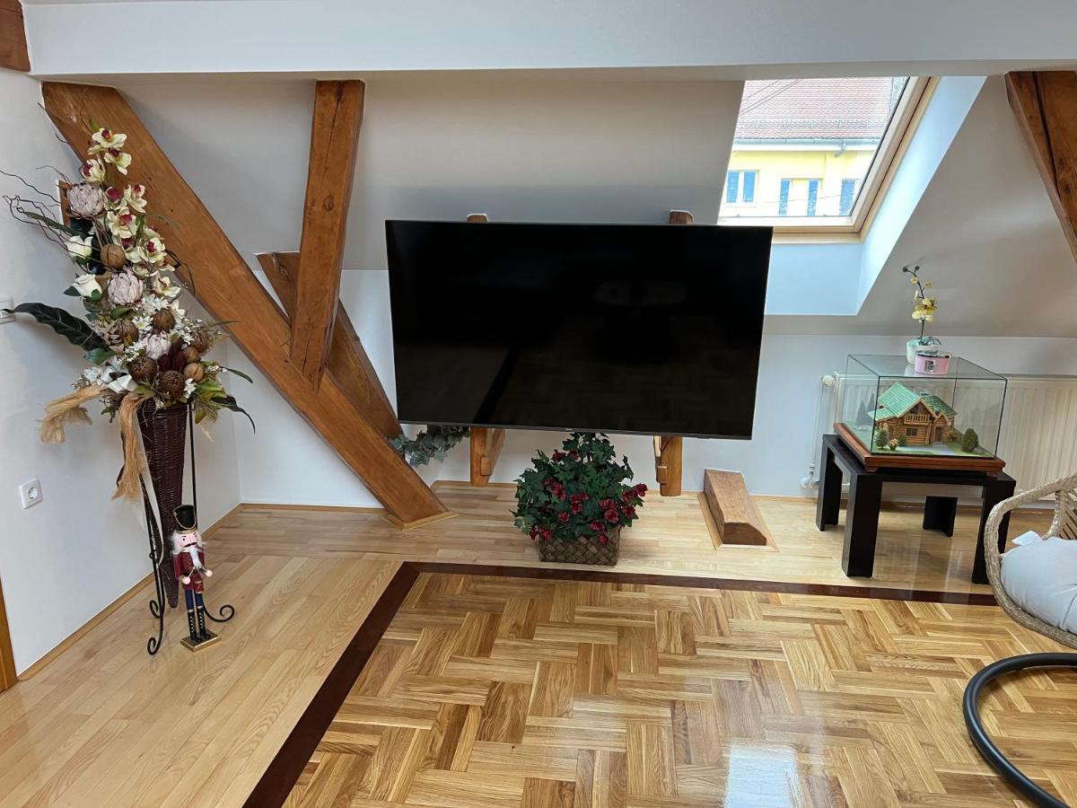 La Luna Rustic Deluxe Apartment With Free Jacuzzi, Bikes & Covered Parking Nasice Exterior foto